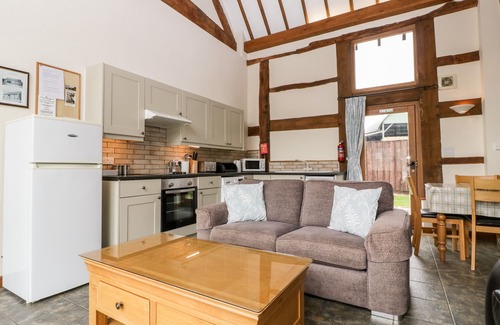 Leominster Cottage | TIPPETS VIEW, family friendly, character holiday cottage in Luntley