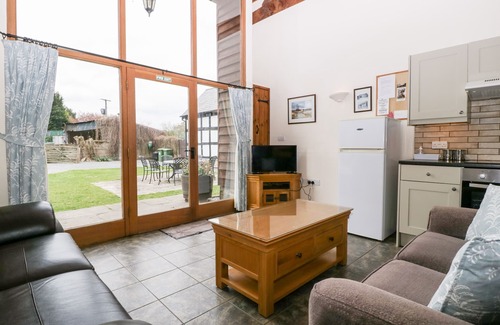 Leominster Cottage | TIPPETS VIEW, family friendly, character holiday cottage in Luntley