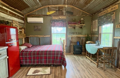 Voca Cabin | Tippy Canoe | Fun & Unique Cabin Close to Castell