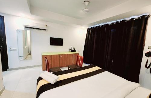 DLF Phase 5 House | TIPSYY INN 007