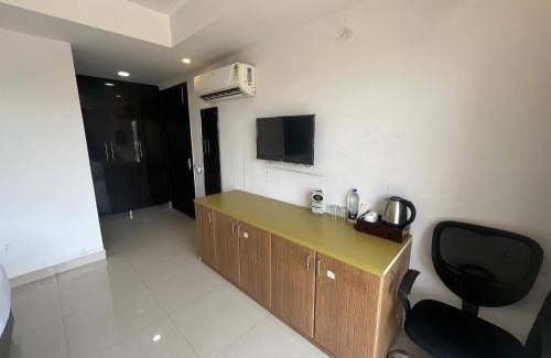 DLF Phase 5 House | TIPSYY INN 007