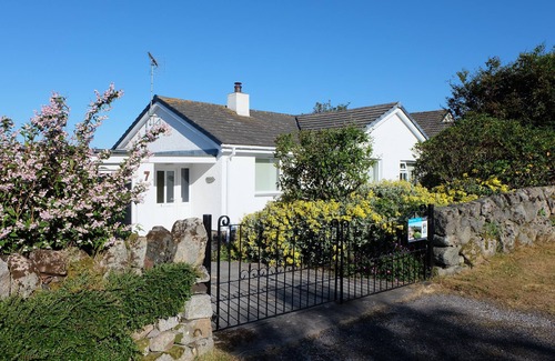 Rockcliffe Cottage | Tir Nan Og - a bungalow that sleeps 6 guests in 3 bedrooms