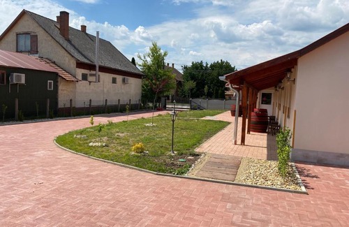 Tiszaorveny Apartment | Tisza-i Apartmanok