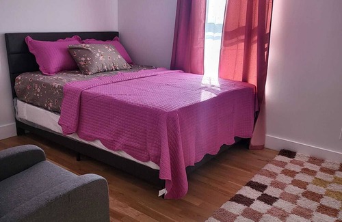 Weequahic Apartment | TKC VILLA has a spacious 3-bedroom apartment on 3 fls with WiFi, AC in Newark