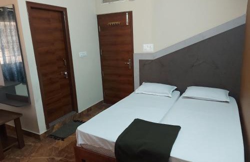 Kalasipalya Hotel | TKS Residency