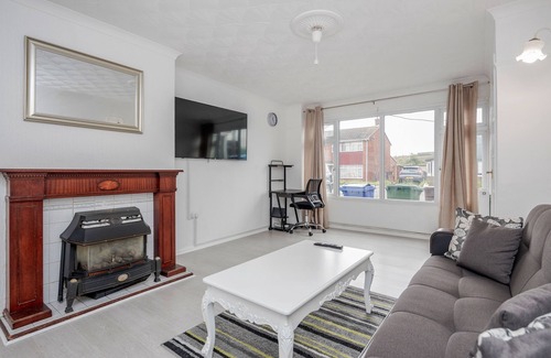 Tilbury House | Tms Lovely 3 Bed House-Tilbury-Free parking
