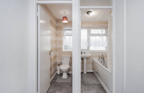 Tilbury House | Tms Lovely 3 Bed House-Tilbury-Free parking