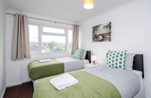 Tilbury House | Tms Lovely 3 Bed House-Tilbury-Free parking