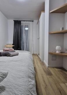 Sinnicoara Apartment | To Airport