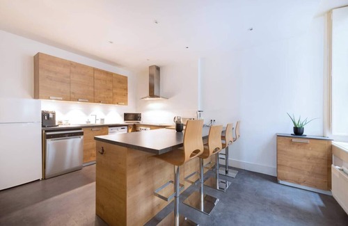 Moliere - Edgard Quinet Apartment | To complete