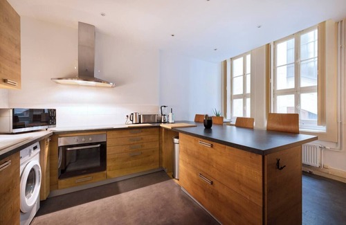 Moliere - Edgard Quinet Apartment | To complete