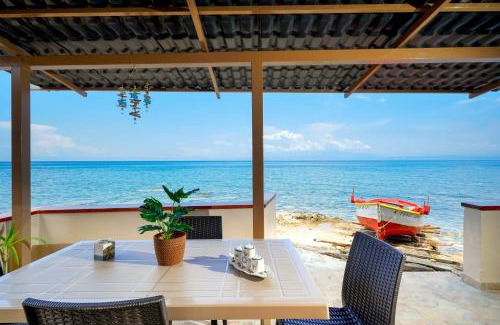 Megalos Prinos House | To Kyma - Seafront House