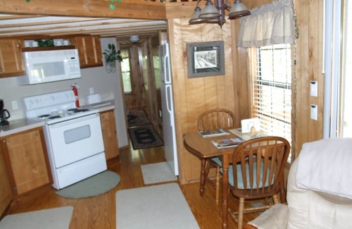 Spencer Cabin | TO-Lofted cabin in woods-Cumberland Plateau Retreat (Three + nights $75 OFF)