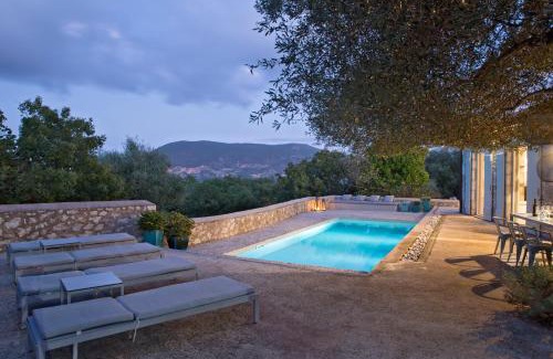 Tselendata Villa | To Throni