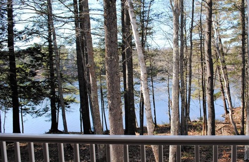 Nobleboro House | Tobinest - A loved family cottage with beautiful views of Damariscotta Lake