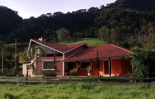 Sao Bento do Sapucai House | Toca - Bairro Serrano
