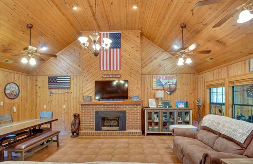 Toccoa Cottage | Toccoa Vacation Rental w/ Game Room & Boat Dock!