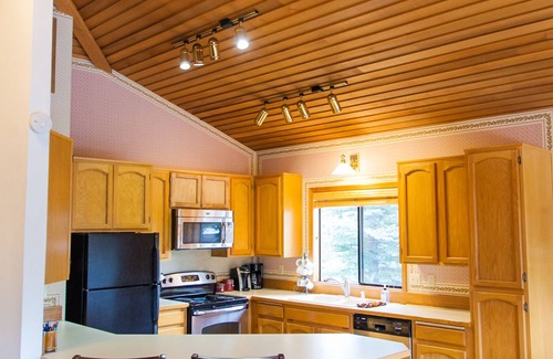 Sunriver House | Today is the unofficial summer start! Last minute cancellation-Book June 14-19!