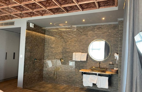 Udenisht Hotel | Toka Hotel Restaurant