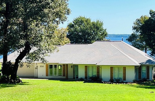 Geneva House | Toledo Bend Lakefront Home in Pendleton Harbor. Great for a family vacation!