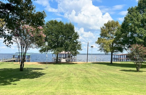 Geneva House | Toledo Bend Lakefront Home in Pendleton Harbor. Great for a family vacation!