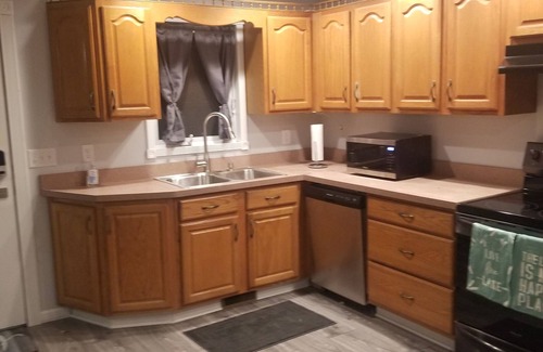 Toledo House | Toledo, lakeside home 3 bdrm sleep 7 on Lake Erie with 4 decksnto choose from.
