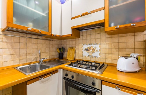 Vittorio Emanuele Apartment | Tolentino Studio Flat by Napoliapartments