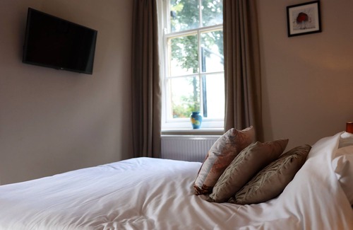 Croxton Kerrial Bed & Breakfast | Tollemache Arms