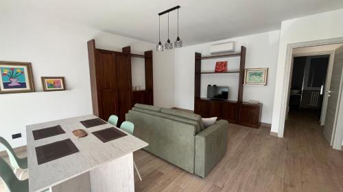 Saronno Apartment | Tolstoi 15