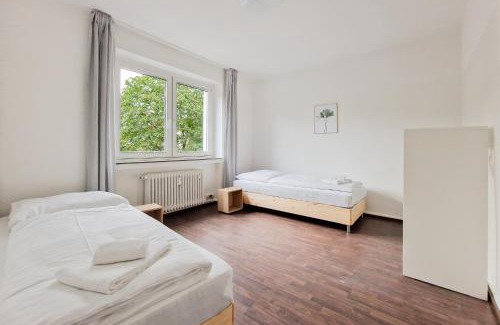 Neudorf-Nord Apartment | Tolstov Apartments - 1 or 3 Room Apartments - 30 Min Messe DUS