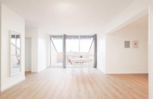 Rhein-Erft-Kreis District Apartment | Tolstov Apartments - 5 Room Apartment - Balcony - Kitchen - Washing machine - next to Cologne