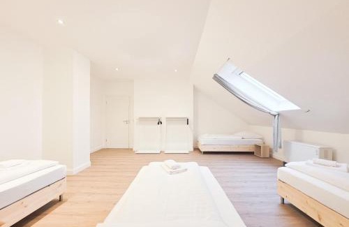 Rhein-Erft-Kreis District Apartment | Tolstov Apartments - 5 Room Apartment - Balcony - Kitchen - Washing machine - next to Cologne