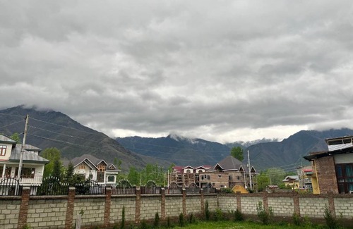 Brein House | Tom and Jerry homestay Kashmir Srinagar
