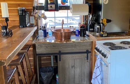 Hamersville Cabin | Tom & Jerri's Rustic Cabin located on the lake