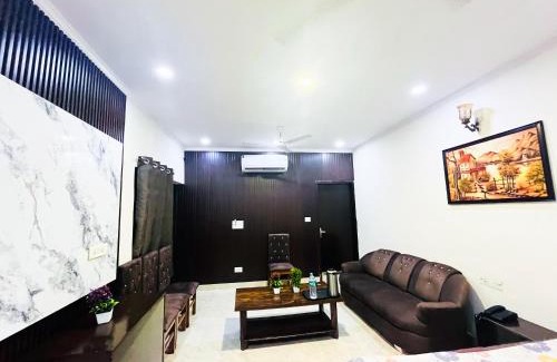 Jangpura Bed & Breakfast | Tom & Jerry In Jangpura