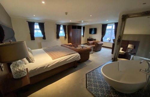 Potto Bed & Breakfast | Tomahawk Steakhouse Potto