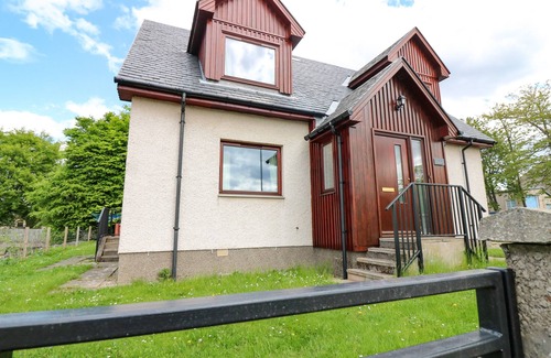 Ballindalloch Cottage | TOMBECK, family friendly, with a garden in Tomintoul