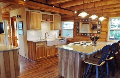 Oak Shores House | Tomos Landing-Walking Distance to the Marina with Private Slip!