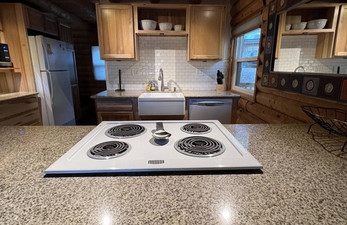 Oak Shores House | Tomos Landing-Walking Distance to the Marina with Private Slip!