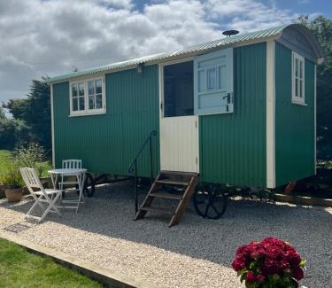 St Wenn House | Toms Hut and Robins Rest Shepherd Huts near Wadebridge