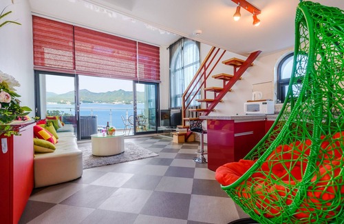 Pinari-gol Condo | Tongyeong Honey Spa Pension
