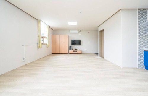 Kwanil House | Tongyoung Sandeulhae Healling Pension