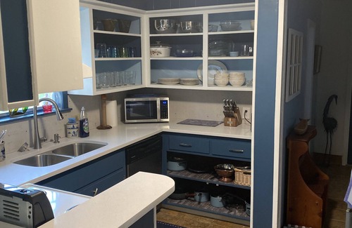 Rockport House | Tony's Coastal Cottage: Dog Friendly & Lrg. Privacy Fenced Backyard! Quiet area