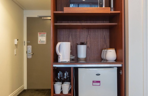Auckland Central Business District Apartment | Toodle's Stylish stay on Queen Street