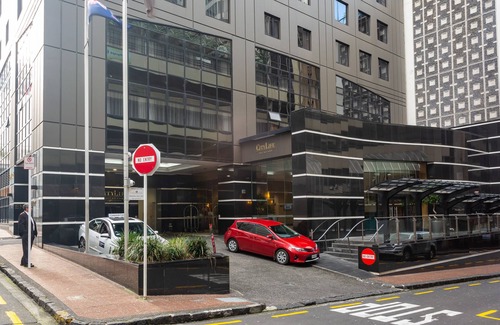Auckland Central Business District Apartment | Toodle's Stylish stay on Queen Street