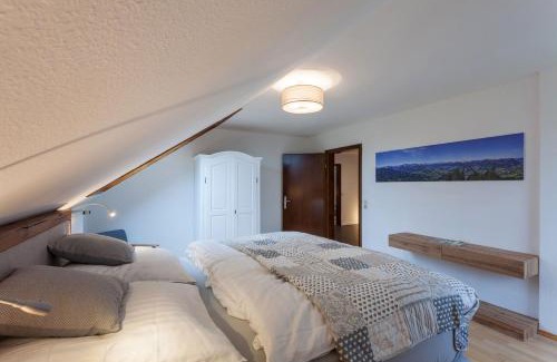Isny im Allgaeu Apartment | Top 97,5 qm Ferienwohnung im Allgäu, Balkon und Parkplatz
