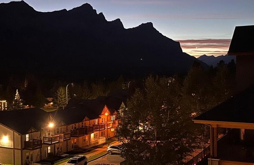Canmore Apartment | Top FL 2BR 2BA Hot Tubs phenomenal mountain views