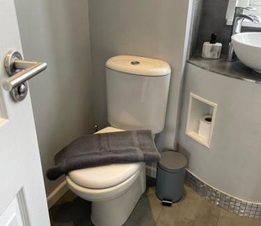 South Camberwell Apartment | Top Floor 1 Bedroom Apartment with views over London