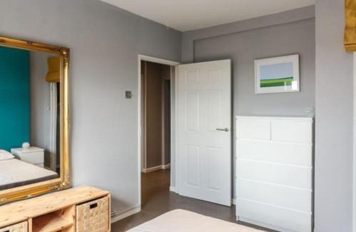 South Camberwell Apartment | Top Floor 1 Bedroom Apartment with views over London