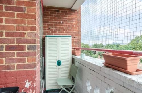 South Camberwell Apartment | Top Floor 1 Bedroom Apartment with views over London